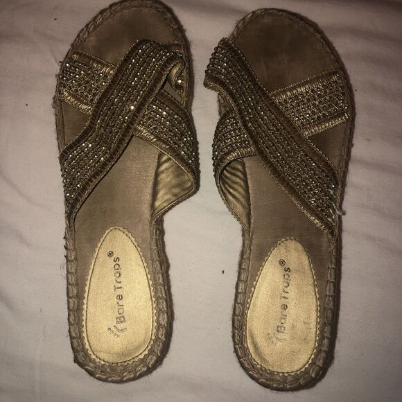 9 M Bare Traps Tan Ladies Womens Shoe Sandal Flip Flip Sparkle Silver Gold Tense - Picture 1 of 11